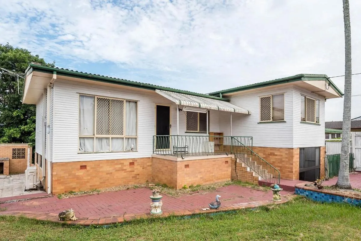 Tranquil 3 Bedroom Modern Style House In Sunnybank Brisbane